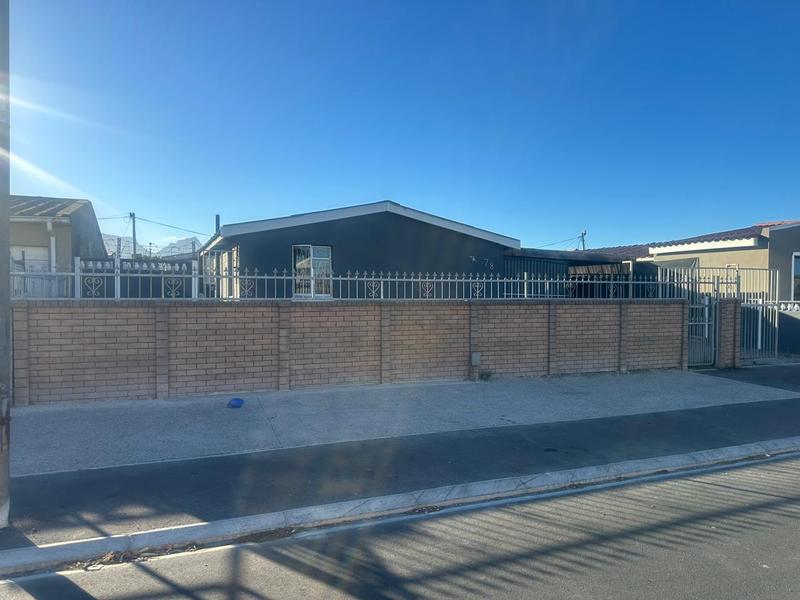 5 Bedroom Property for Sale in Manenberg Western Cape